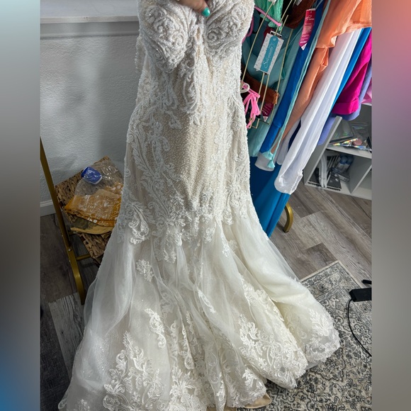Maggie Sottero Dresses & Skirts - Maggie sortero wedding down mermaid size 16 modified.
